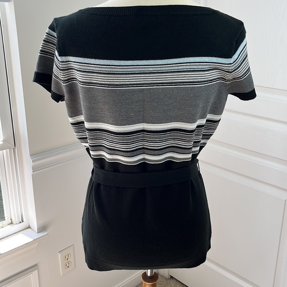 NY & Co V-neck vintage style sweater with short sleeves and tie - Picture 5 of 11